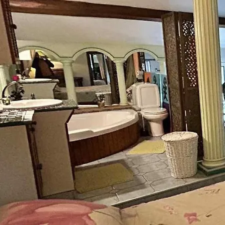 Ancien Corps De Ferme A La Campagne